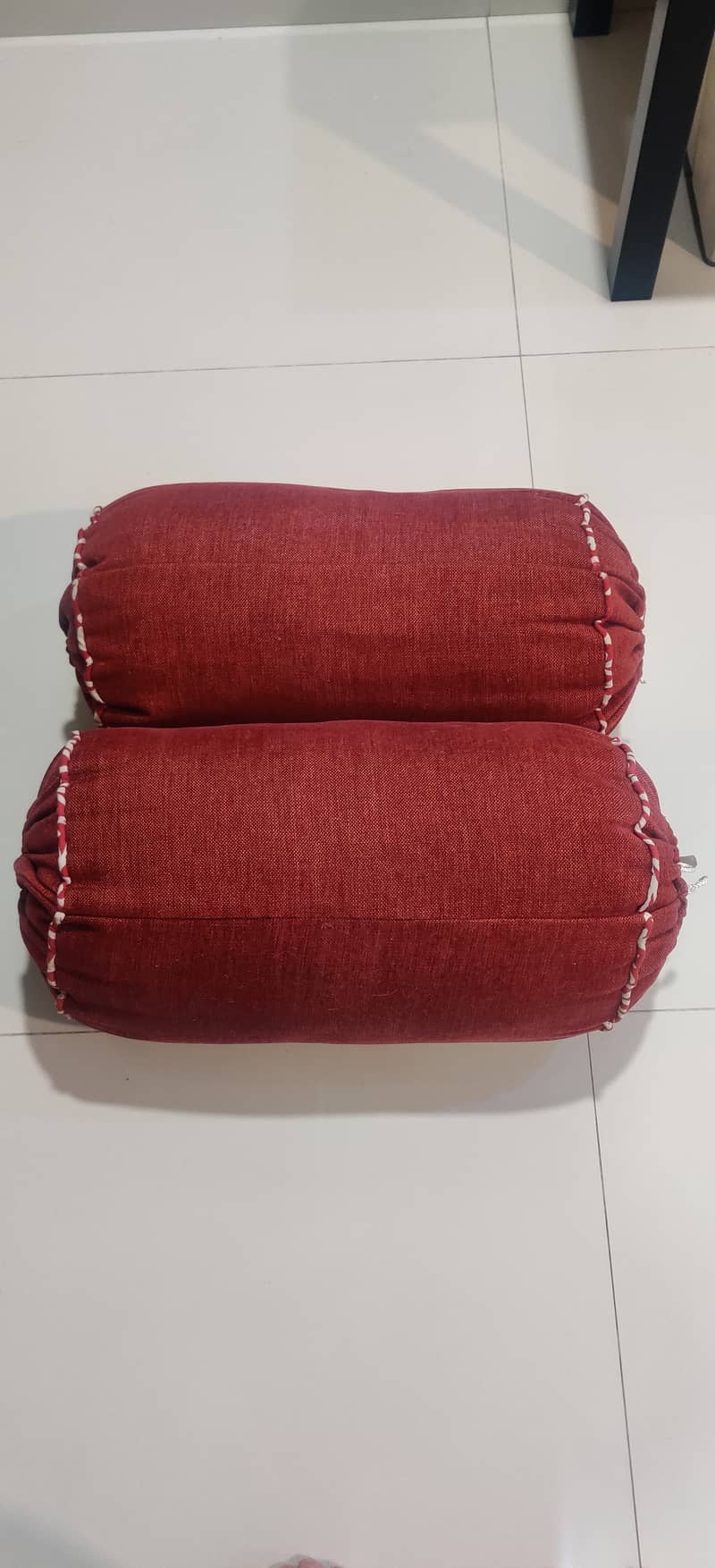 6"x4" Carpet + 10 mm 6"x4" Foam + 3"x2" Rug + 2 Maroon Round Pillows. 6