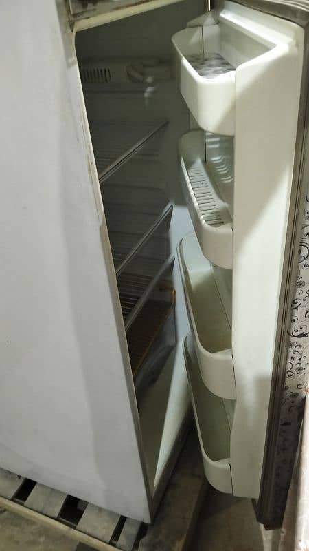 Dawlance home fridge 16