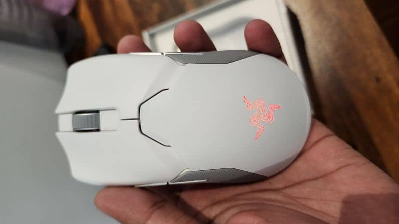 RAZOR VIPER ULTIMATE | GAMING MOUSE 4