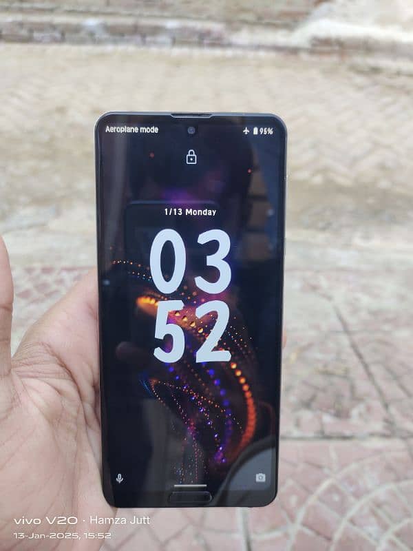 Aquos R5 9