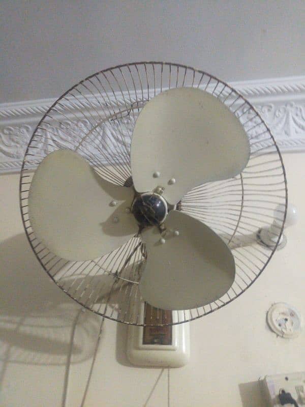 Royal fan excellent working condition. 0