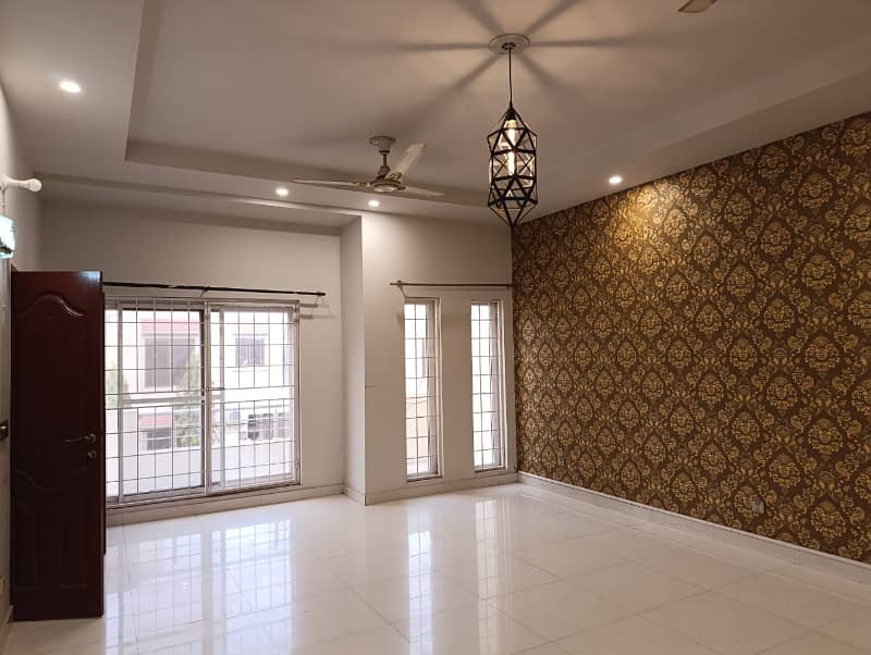 10 Marla Luxury House In Jasmine Block Available For Sale Bahria Town Lahore 3