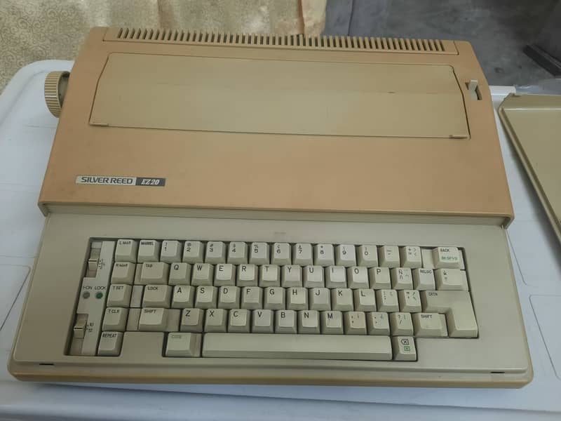 Electric typewriter 1