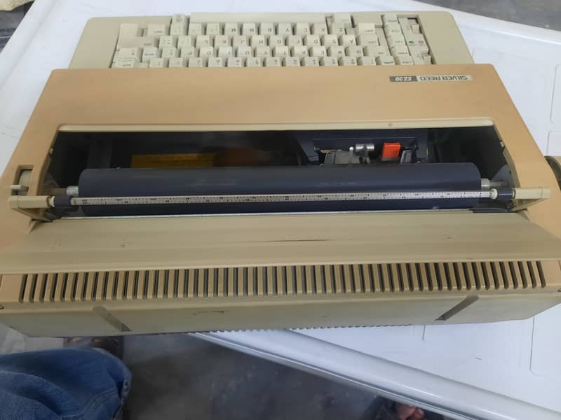 Electric typewriter 4