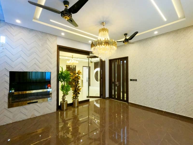 REAL PRICE 13.5 MARLA | LUXURY MODERN DESIGN | HOUSE FOR SALE | NEAR GRAND JAMIA MASJID 8