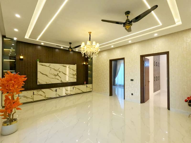 REAL PRICE 13.5 MARLA | LUXURY MODERN DESIGN | HOUSE FOR SALE | NEAR GRAND JAMIA MASJID 29