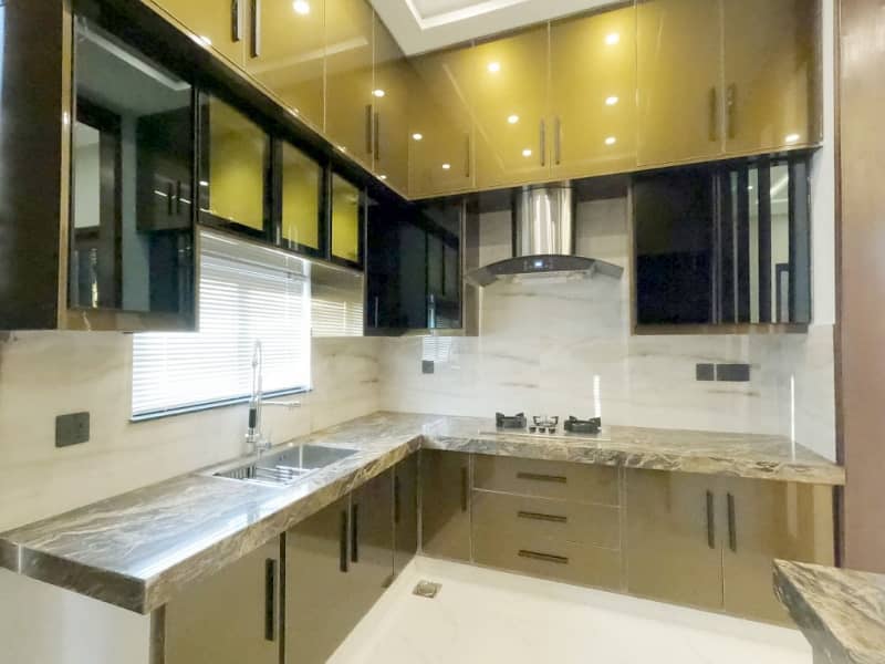 REAL PRICE 13.5 MARLA | LUXURY MODERN DESIGN | HOUSE FOR SALE | NEAR GRAND JAMIA MASJID 33