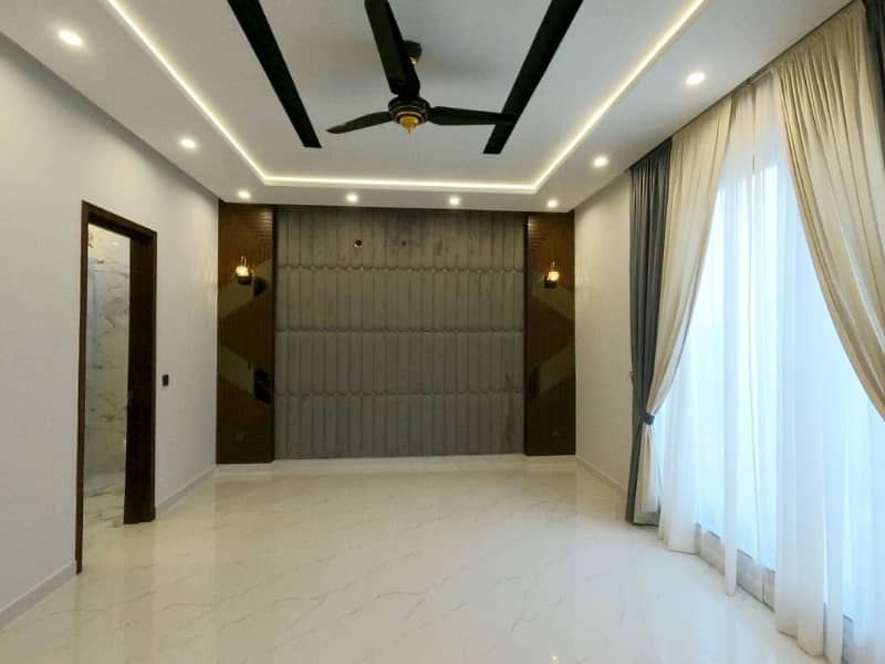 REAL PRICE 13.5 MARLA | LUXURY MODERN DESIGN | HOUSE FOR SALE | NEAR GRAND JAMIA MASJID 44