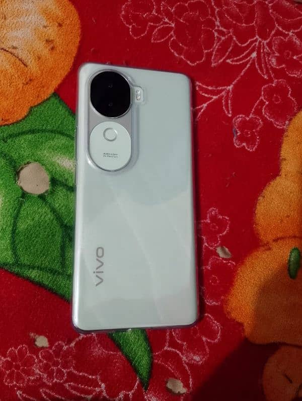 Vivo v40e 8+8/256. 0