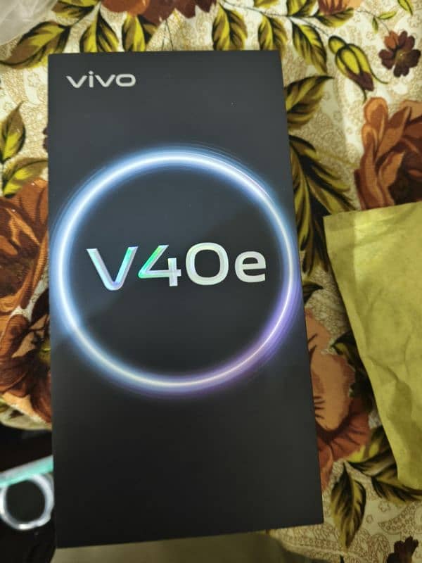 Vivo v40e 8+8/256. 2