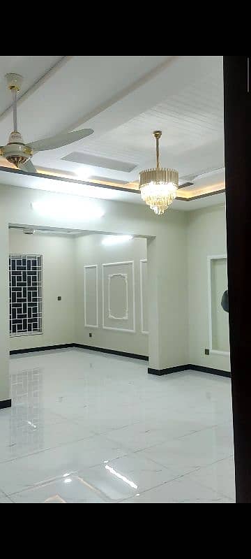 8 MARLA DOUBLE BESMENT 4 UNIT HOUSE AVAILABLE FOR SALE,,0333,5635061 4