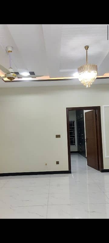 8 MARLA DOUBLE BESMENT 4 UNIT HOUSE AVAILABLE FOR SALE,,0333,5635061 7