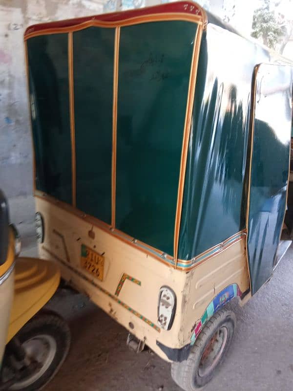 auto rickshaw Sazgar bilkul ok  all chrze new ha 03195360190 4