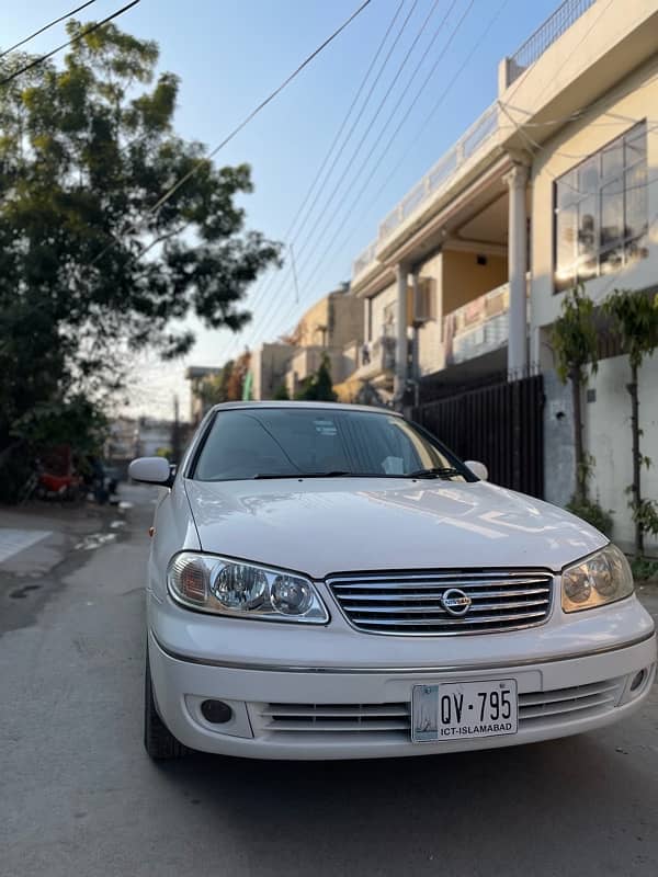 Nissan Sunny 2010 1