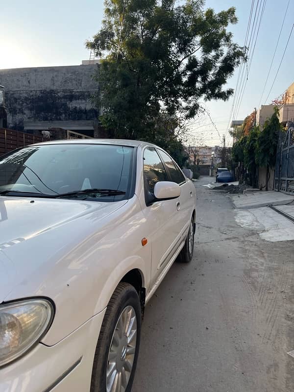 Nissan Sunny 2010 4