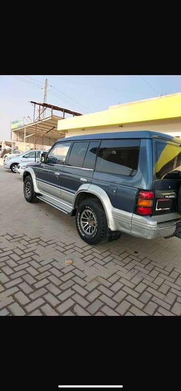 Mitsubishi Pajero 1993 5