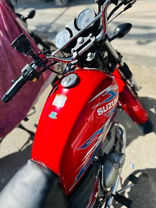 Suzuki GS 150 SE 4