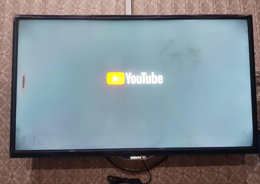 Samsung Android LED LCD, Smart TV 41 Inch New condition, Box Available 5