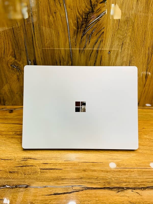 MicroSoft Surface i5-8th Gen 8Gb Ram 256Gb SSD 1