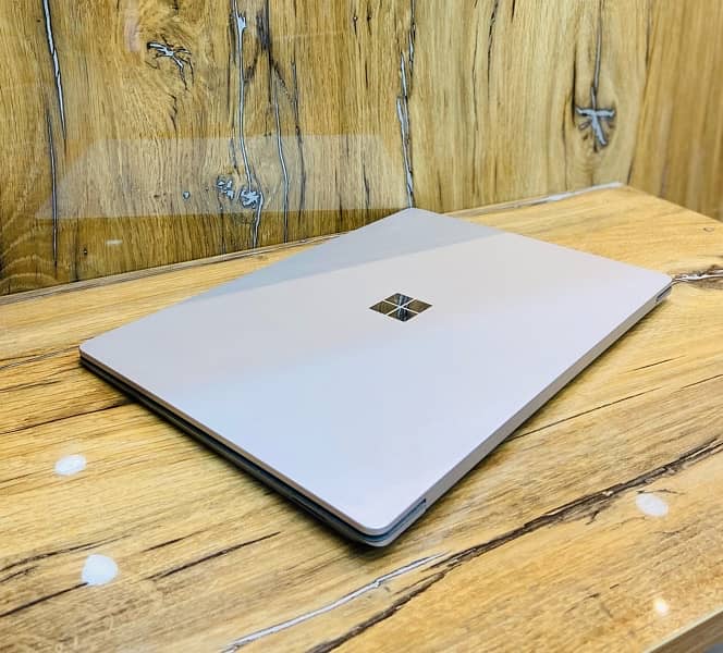 MicroSoft Surface i5-8th Gen 8Gb Ram 256Gb SSD 3