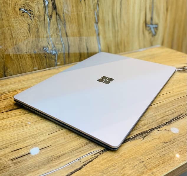 MicroSoft Surface i5-8th Gen 8Gb Ram 256Gb SSD 4