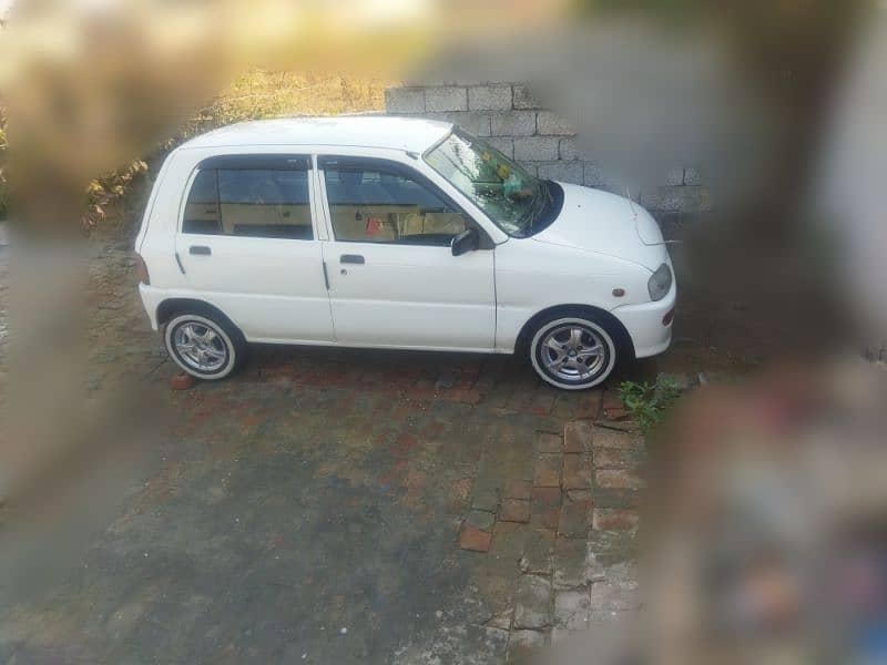 Daihatsu Cuore 2002 3