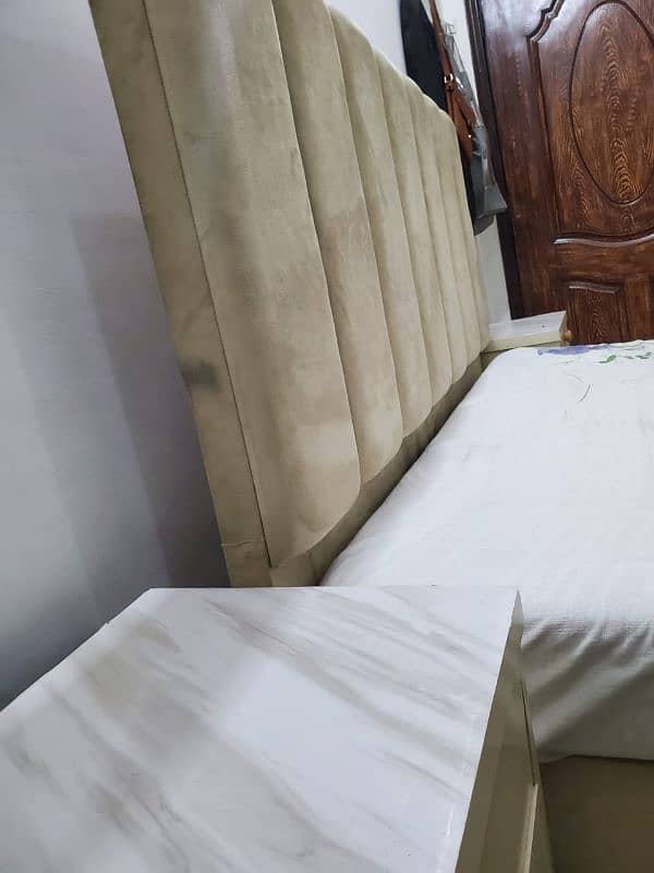 Golden Qeen size Bed. Woth 2 side tables and mattress 6