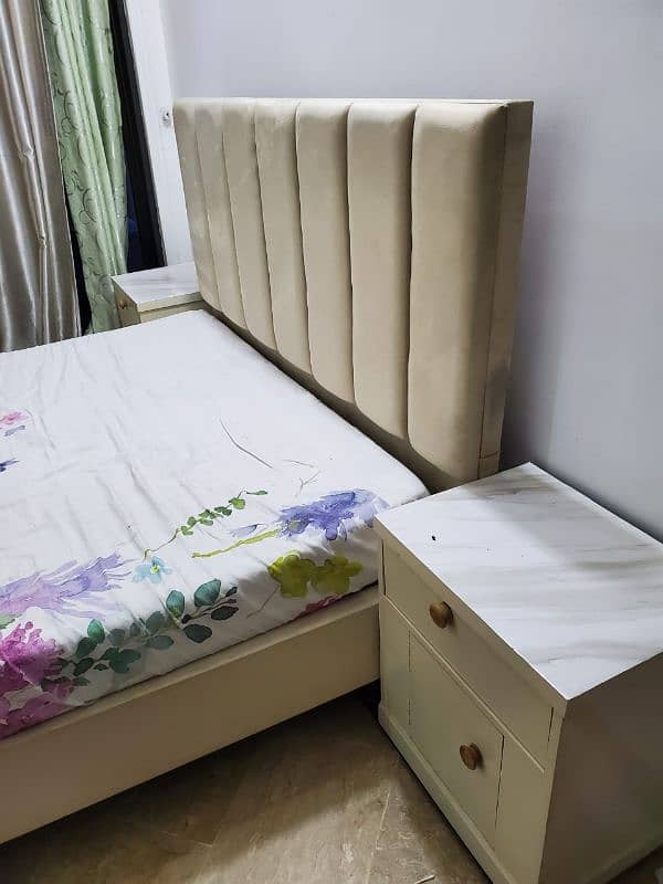 Golden Qeen size Bed. Woth 2 side tables and mattress 7