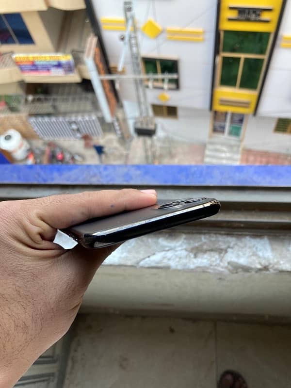 iPhone 11 Pro Max 64gb 7