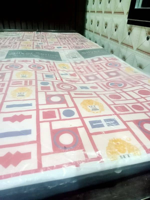 I m selling my king bed hard metrss 1