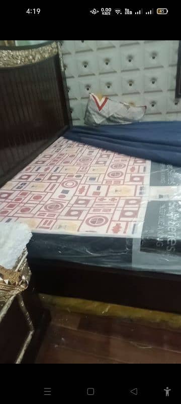 I m selling my king bed hard metrss 4