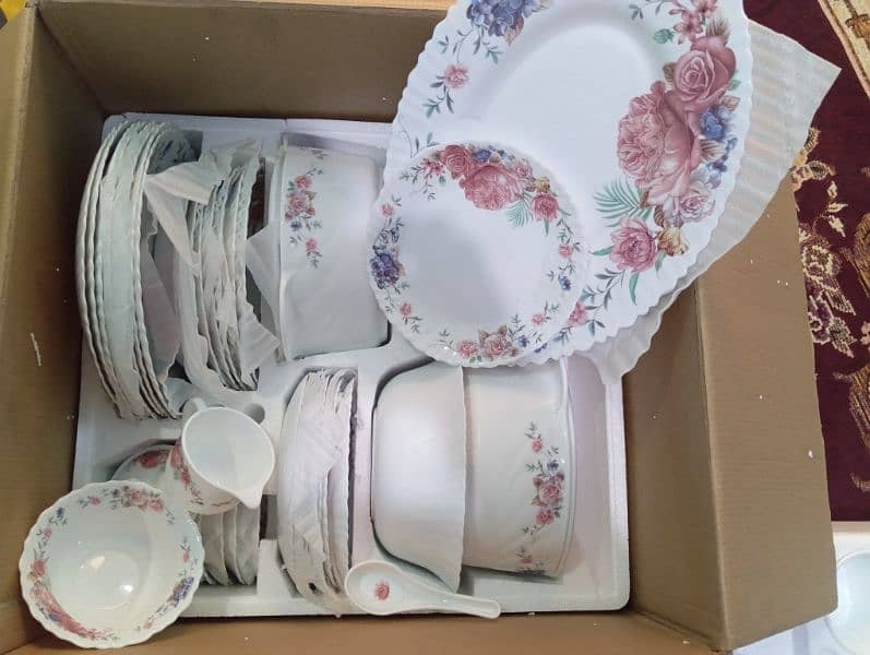 72 PCs Round dinner set 1