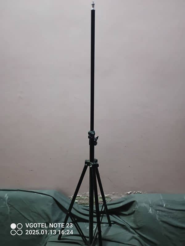 tripod stand 0