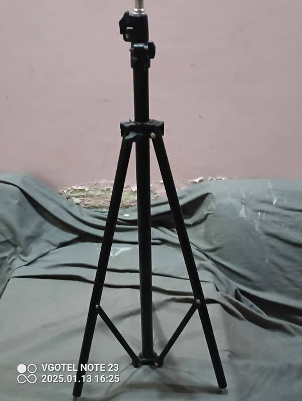 tripod stand 1