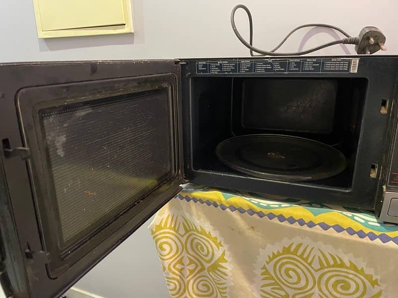 Microwave - 32 Litre (Used) 2