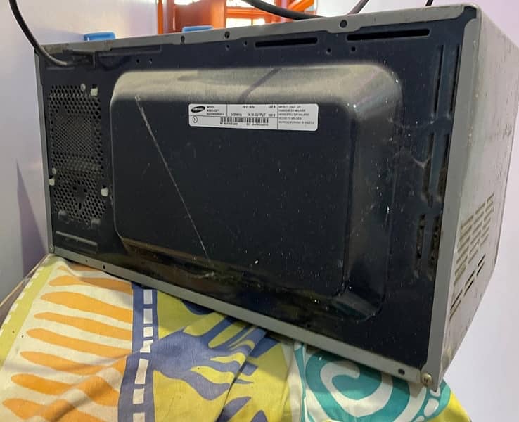 Microwave - 32 Litre (Used) 3