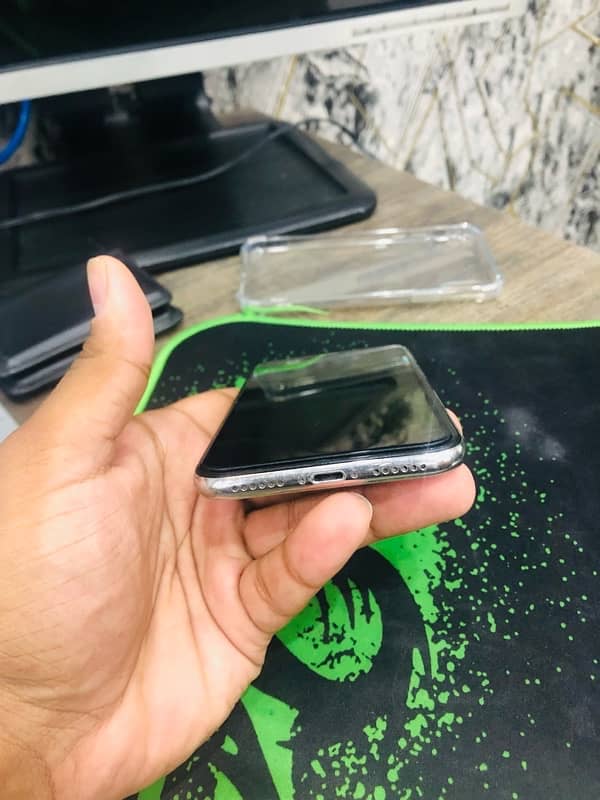 iphone x 8/10 32k negotiable 1