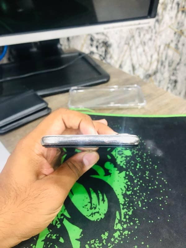 iphone x 8/10 32k negotiable 2