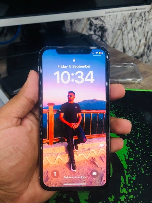 iphone x 8/10 32k negotiable 3