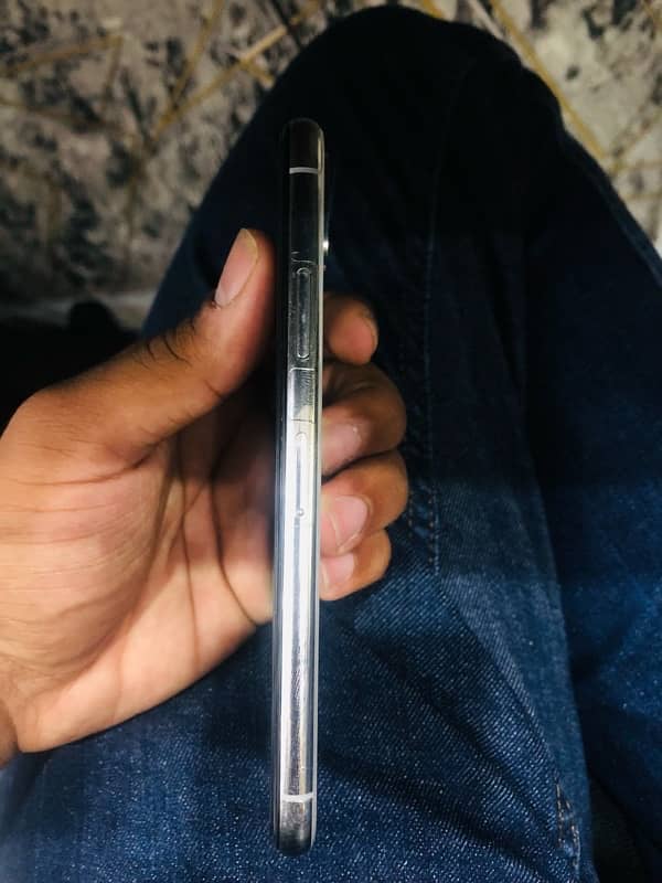 iphone x 8/10 32k negotiable 8