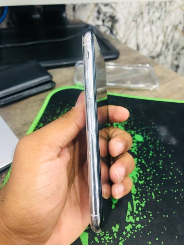 iphone x 8/10 32k negotiable 10