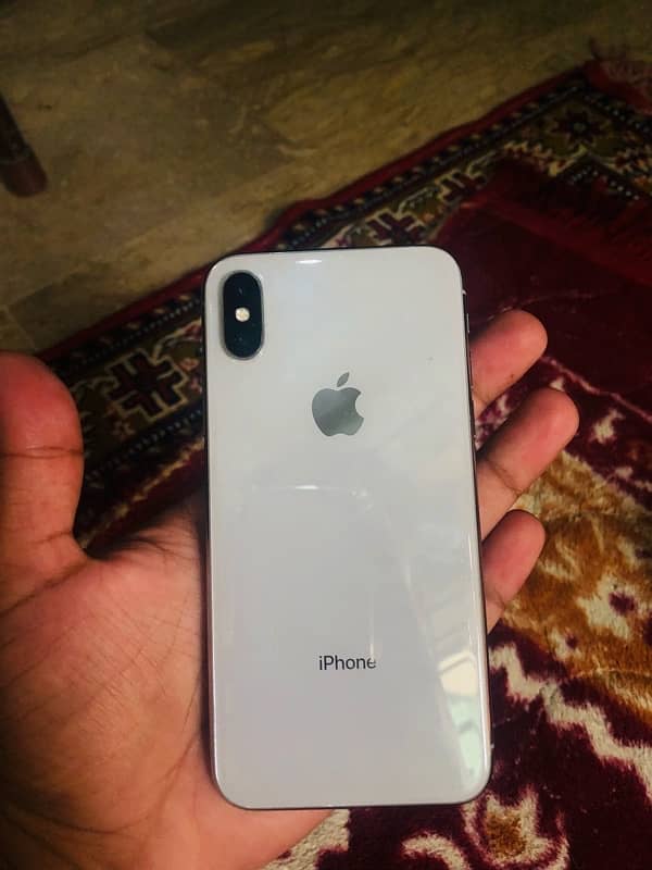 iphone x 8/10 32k negotiable 11