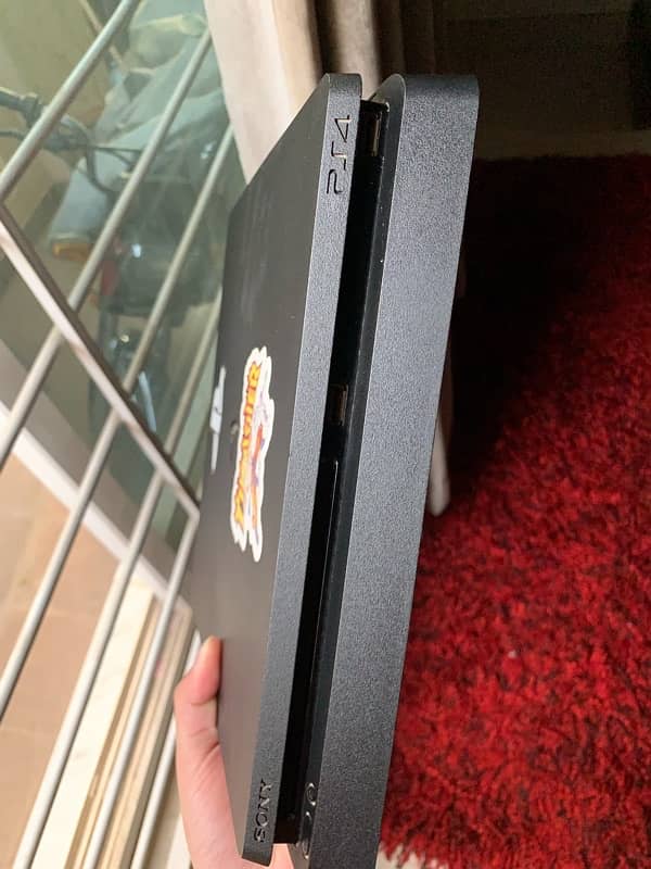 PlayStation 4 Slim 500 GB 3