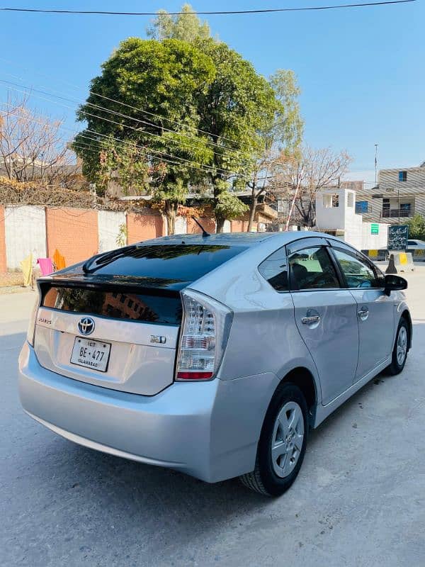 Toyota Prius 2011 1