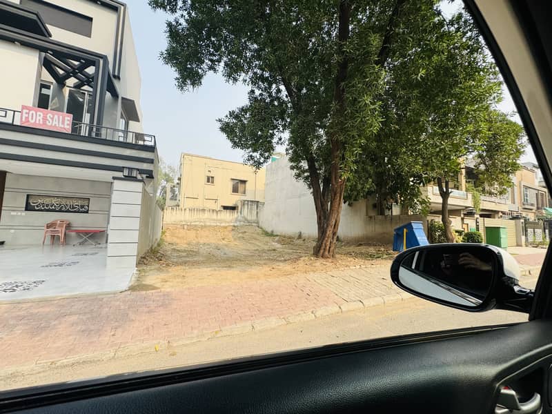 10 Marla Residential Plot For Sale In Bahria Town Lahore 1