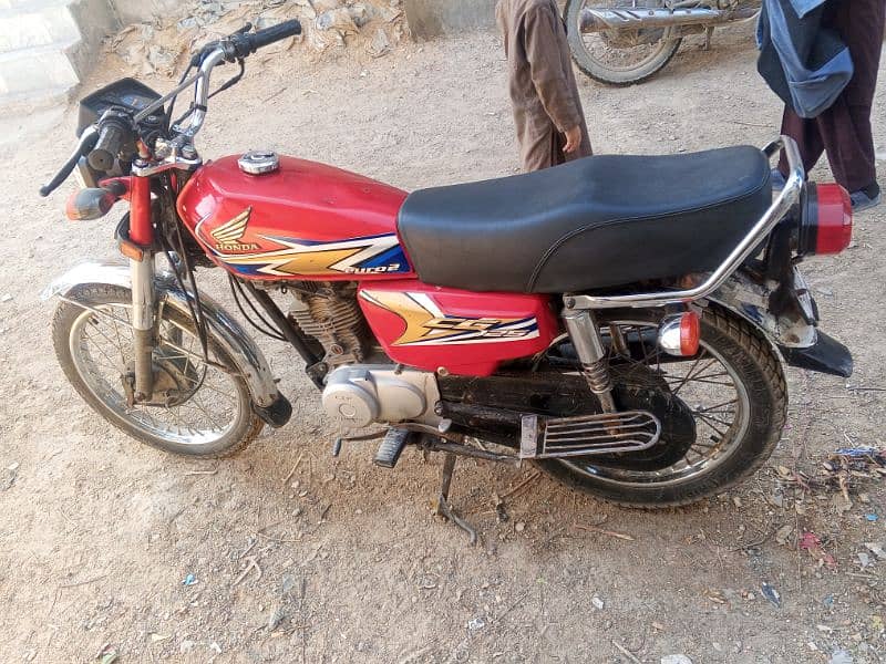 Honda cg 125 2020 model 21 rigester Karachi nomber call no 03476227019 9