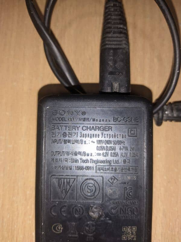 Sony digital camera battery charger. 2