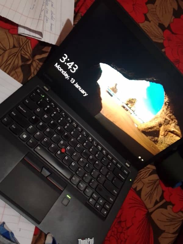 Laptop in 10/10 condition 2