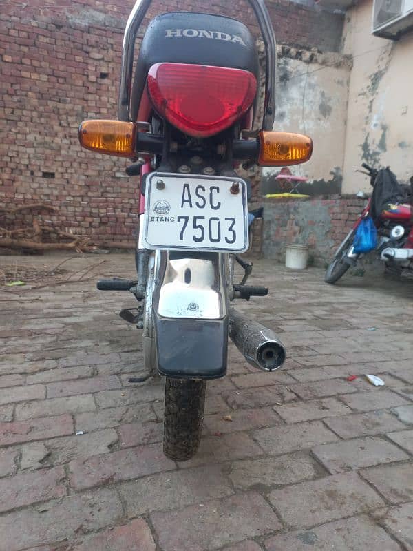 03064315703 cd70 bike 9900 km drive lush condition 1