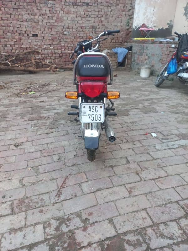 03064315703 cd70 bike 9900 km drive lush condition 2